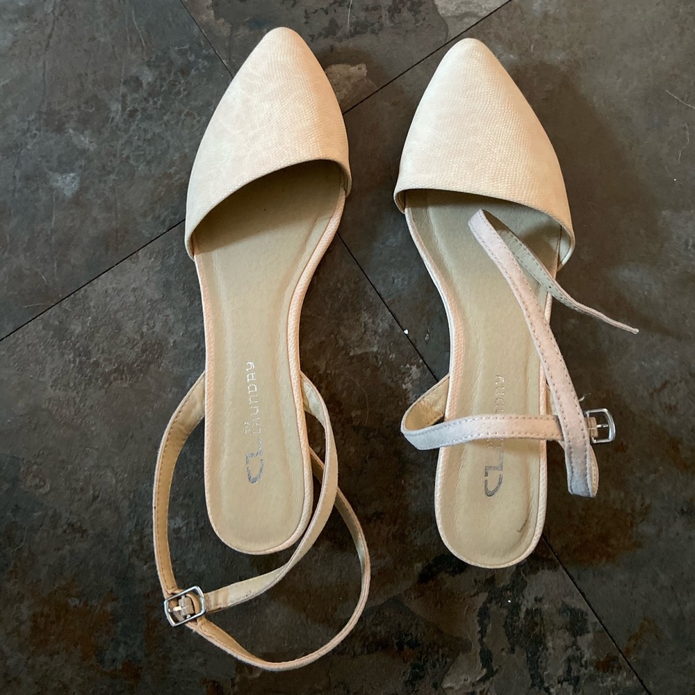 Women’s flats, like new